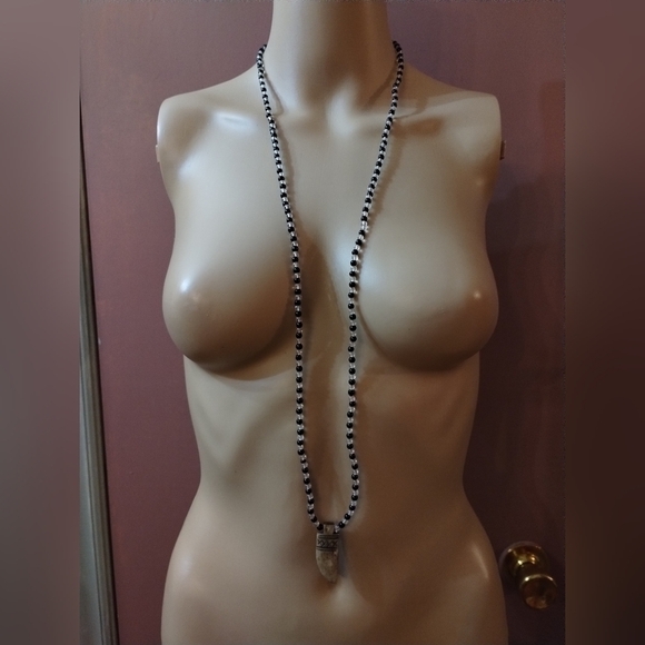 Nwt beautiful stories women's black and white (clear) beaded tooth necklace - Picture 1 of 4